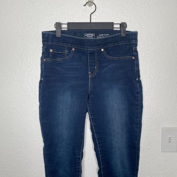 Signature Levis Womens Jeans Size 30 Blue Totally Shaping Pull On Skinny Leg - Picture 10 of 15